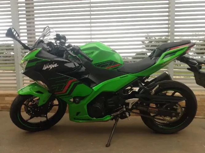 Kawasaki Ninja 400 (2023/2023) Verde/preto - Impecável