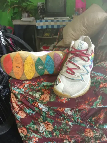 Basqueteira Kyrie 5