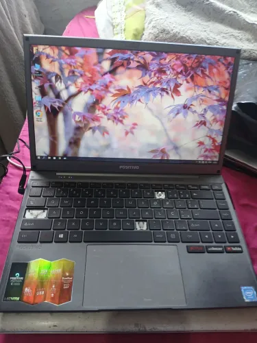 Vende-se um notebook positivo