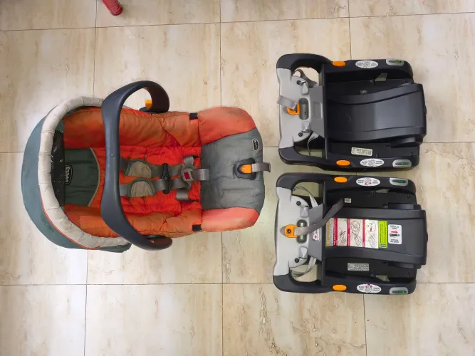Bebê conforto Chicco Keyfit 30 com duas bases