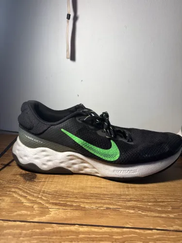 Tênis nike renew