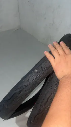 Vende-se par de pneus flame e garfo aro 26 de rosca