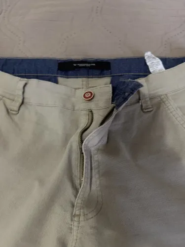 Calça de sarja Damyller (44) - bege