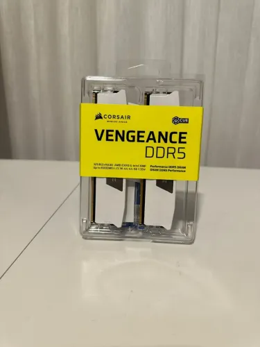 CORSAIR VENGEANCE DDR5 RAM 32GB (2x16GB) 6000MHz CL36 - Branca