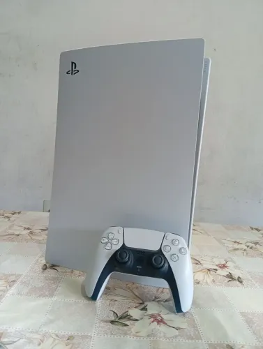PlayStation 5 (PS5) com Leitor de Disco - Impecável + Controle DualSense
