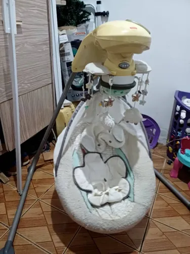 Cadeirinha de balanço elétrica FisherPrice