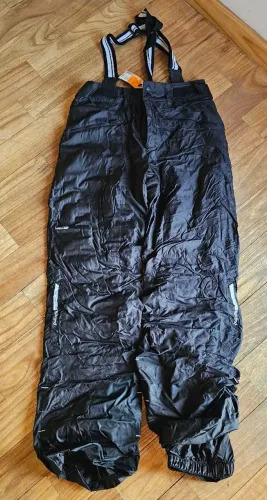 Calça de ski infantil nova sem uso, com etiqueta!