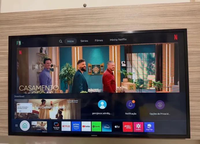 Smart TV Samsung de 43 polegadas, como a UN43T5300AGXZD Usada