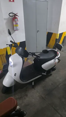 Yadea M6L - autopropelido