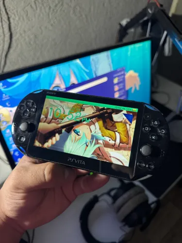PS Vita Slim 2000 Desbloqueado + Cartão Sony 32GB