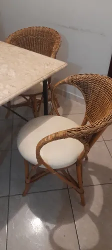 Mesa mármore bege Bahia 1.80,com 6 cadeiras maravilhosas