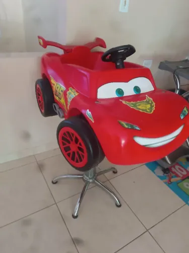 Carrinho para corte de cabelo infantil