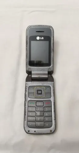 Celular LG KP215b Antigo Flip com Câmera - Defeito