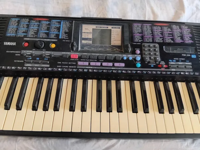 Teclado Yamaha PSR- 230