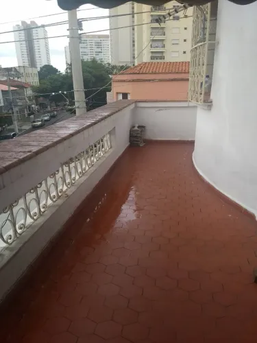 Casa na Aclimação com 230m², 3 dormitórios, 2 vagas Casa ensolarada na Aclimação com 230m²