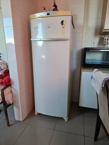 VENDE-SE FREZZER VERTICAL 228LT