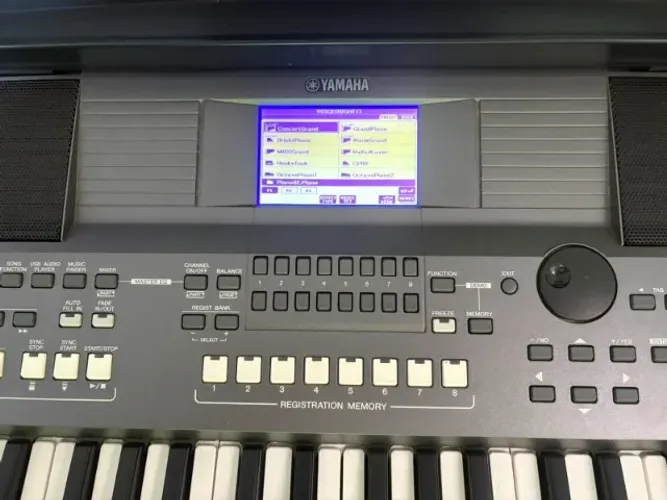 Teclado Yamaha PSR - S670