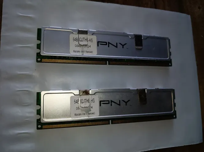 2x 2GB memórias DDR2 667mhz
