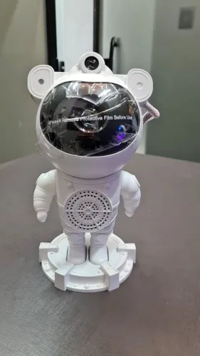 (Novo) Luminaria Projetor Astronauta com caixa de som bluetooth