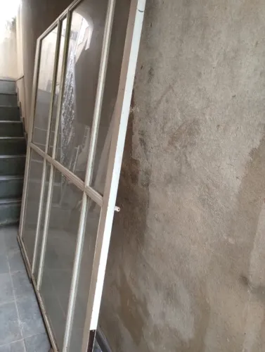 Porta de Metal antigo com vidros serve como divisória 2 x 2.18