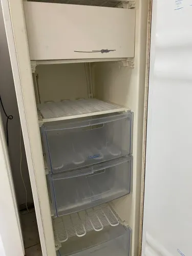 Freezer vertical ( precisa trocar o gás ) 