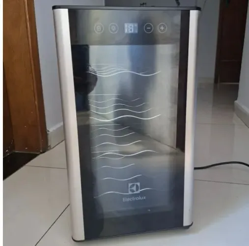 Adega Eletrolux 8 garrafas