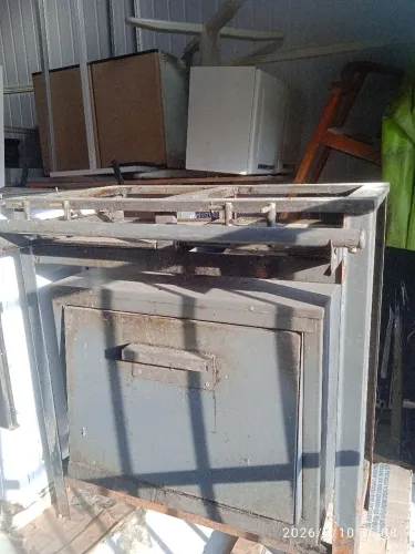 Fogão industrial antigo 2 bocas com forno(leia o anúncio)