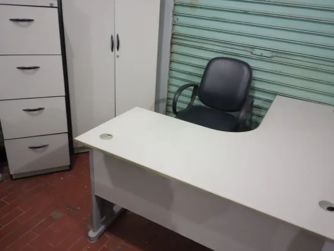 Estação de trabalho em L