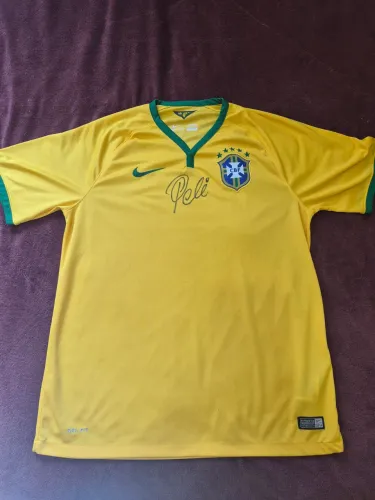 Camisa da seleção brasileira autografada pelo Rei Pelé
