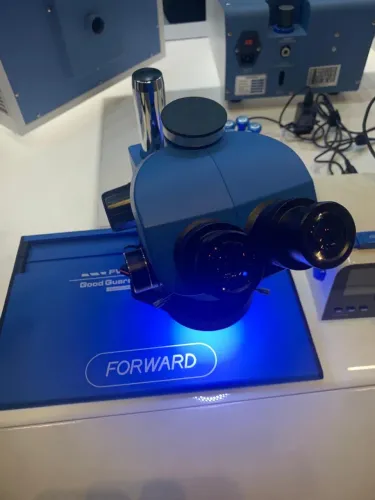 Microscópio forward fw6565 pro