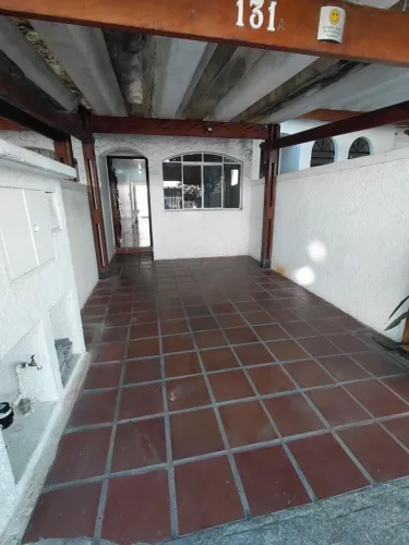 Casa de condomínio para alugar com 2 quartos FL15