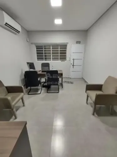 Sobrado Comercial - 07 salas amplas - 01 elevador - 02 banheiros - estacionamento