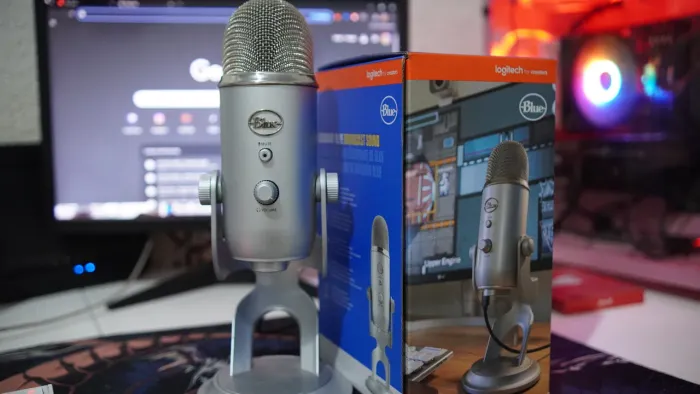 MICROFONE BLUE YETI USB PRATA