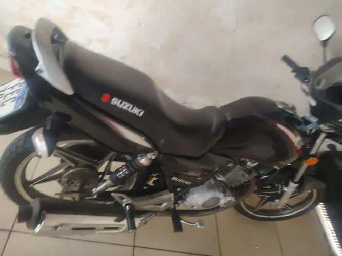 Vendo suzuki 2012 sem detalhes só pegar andar dok só ano que vem