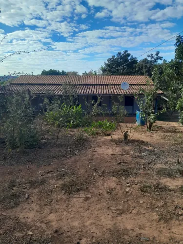 Vendo chácara situada a 27 km de montes claros