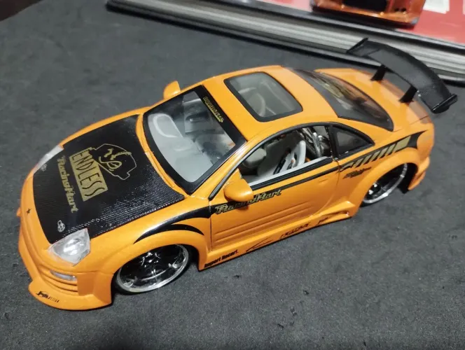 Miniatura antiga Mitsubishi eclipse 1/24