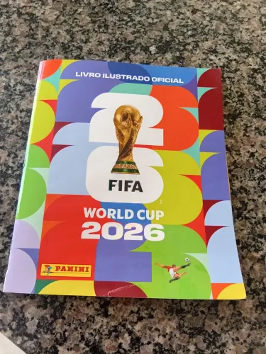 Album copa 2026 com 612 figurinhas e 2 legends