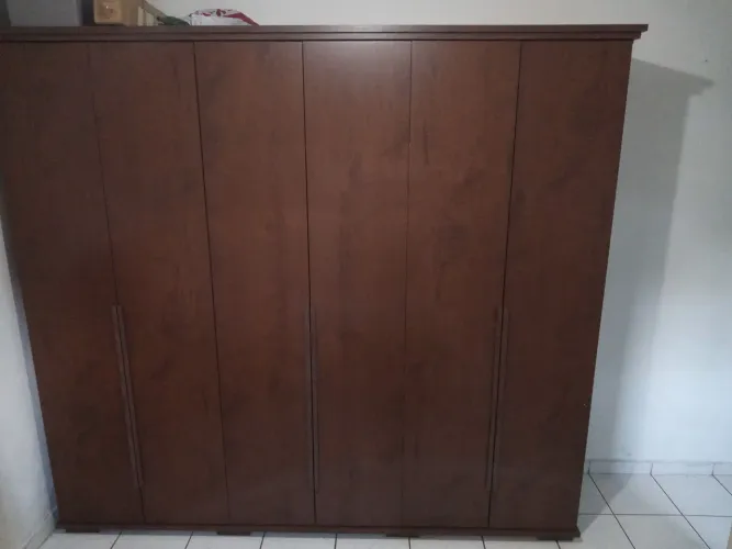 Guarda roupa semi novo