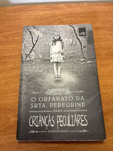 Livro O orfanato da srta. peregrine para crianças peculiares
