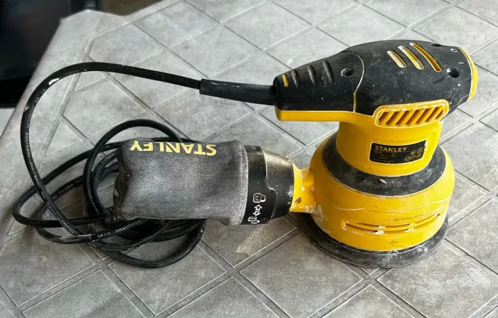 Lixadeira Roto Orbital Profissional Stanley 300W 127mm 12000 0PM 13000RPM SS30-BR