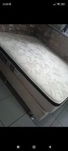 Cama Queen casal molas ensacadas muito boa