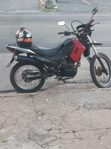 Vendo ou troco na outra moto mais baixo uma na outra???