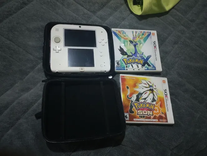 Nintendo 2ds com 2 jogos físicos