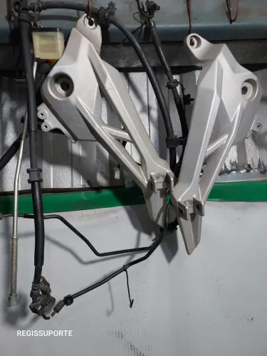 Bacalhau da moto honda original traseiro, par pedaleiras pro garupa