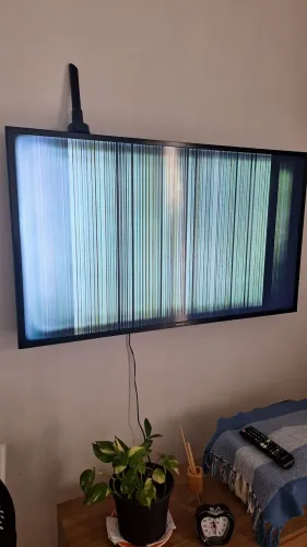 Smart TV Samsung 43" Full HD COM DEFEITO (tela com listras)