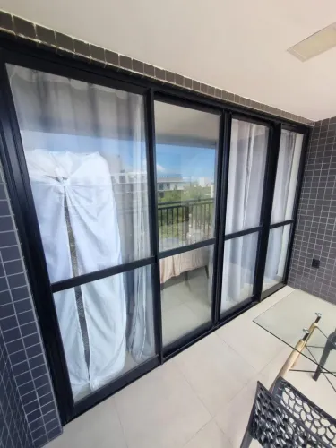 Esquadria de Alumínio Preto com Vidro - Porta de Correr 4 Folhas (Fechamento de Varanda)