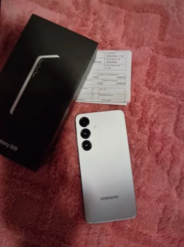 S25 normal 256GB com 4 meses de uso