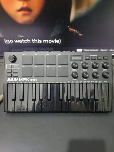 Controlador MIDI Akai MPK Mini MK3 Preto - Seminovo na Caixa + Manuais