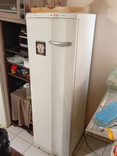 Freezer eletrolux vertical, GRANDE modelo ffe24 só 1.700$ reais.vila planalto.