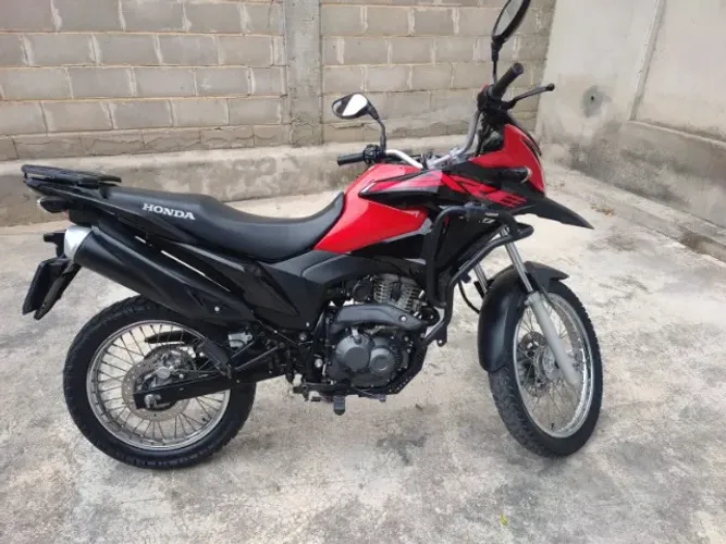 Vendo Honda XRE 190 2023 bem conservada
